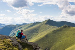 Gipfelpause am Falkert mit herrlichem Blick auf die Nockberge