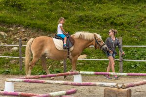 Reitkurs auf der Heidi Alm, bei dem mit Pferden die herrlichen Nockberge durchquert werden